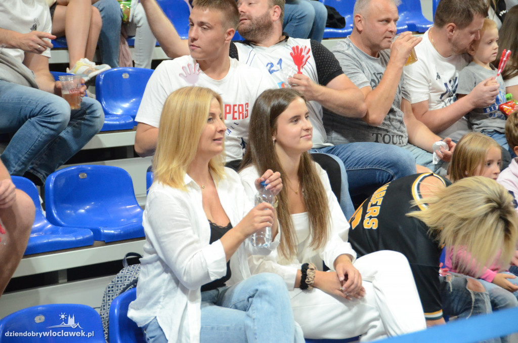 Kibice na Anwil Basketball Cup