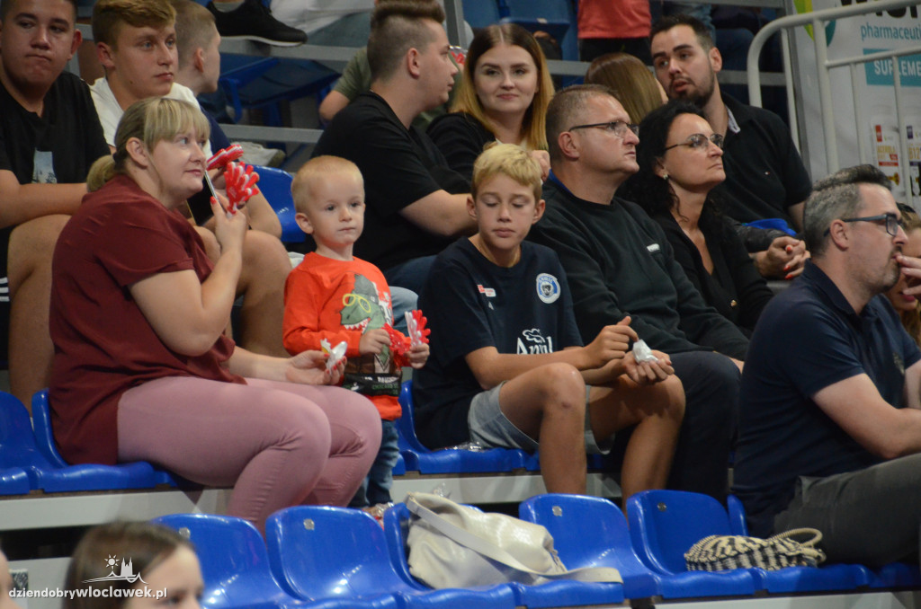 Kibice na Anwil Basketball Cup