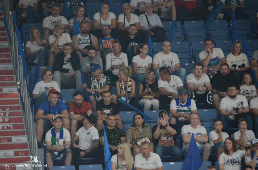 Kibice na Anwil Basketball Cup