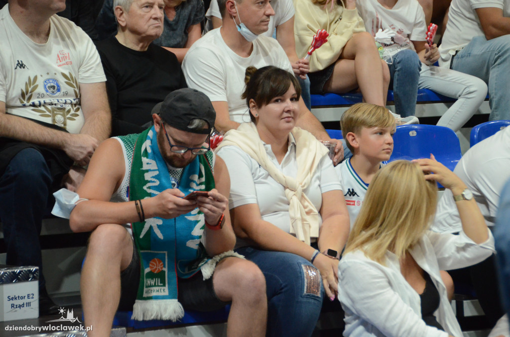 Kibice na Anwil Basketball Cup