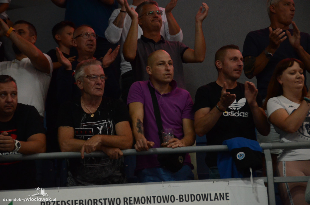 Kibice na Anwil Basketball Cup