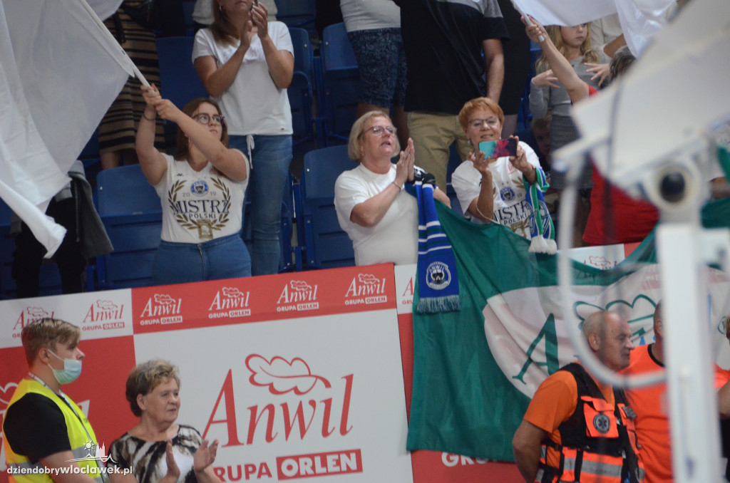 Kibice na Anwil Basketball Cup