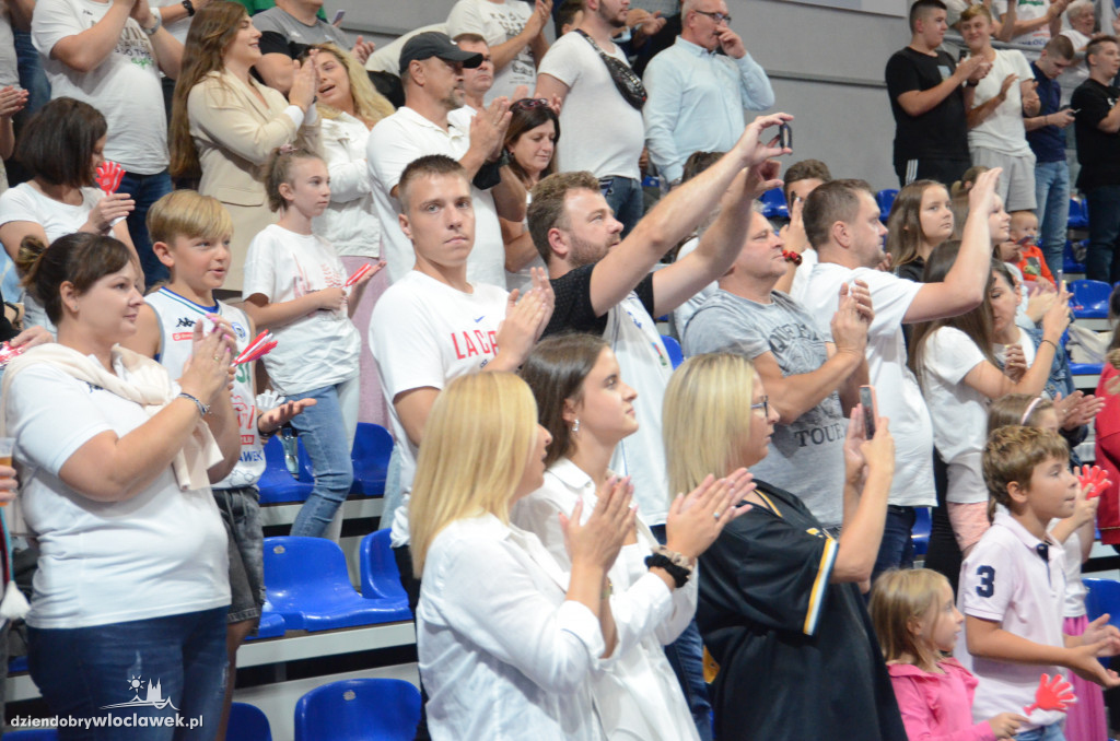 Kibice na Anwil Basketball Cup