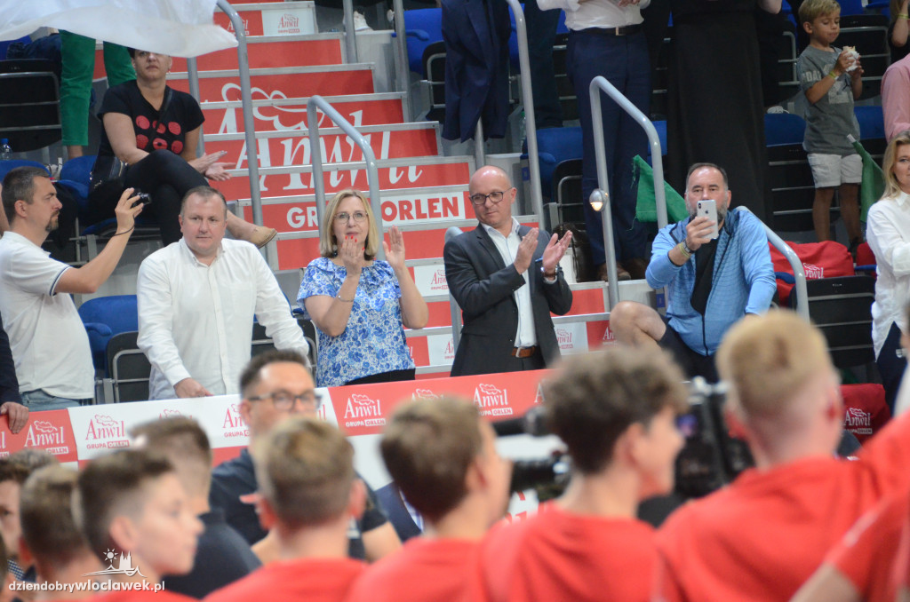 Kibice na Anwil Basketball Cup