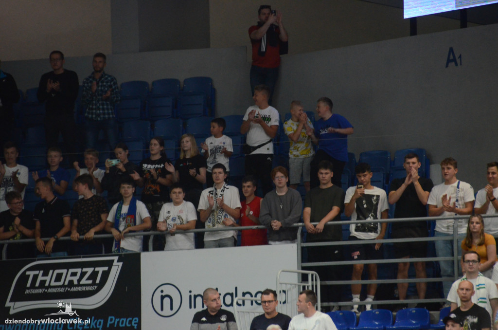 Kibice na Anwil Basketball Cup