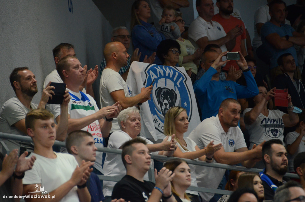 Kibice na Anwil Basketball Cup