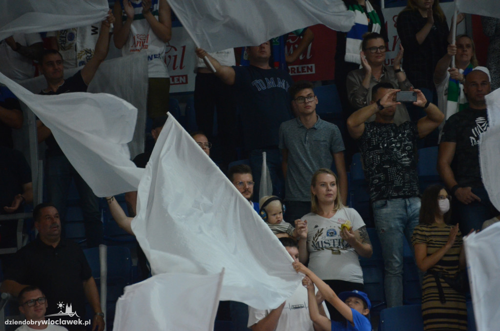 Kibice na Anwil Basketball Cup