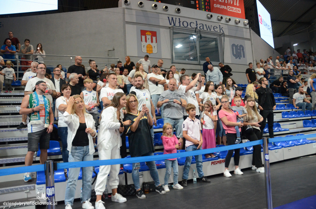 Kibice na Anwil Basketball Cup