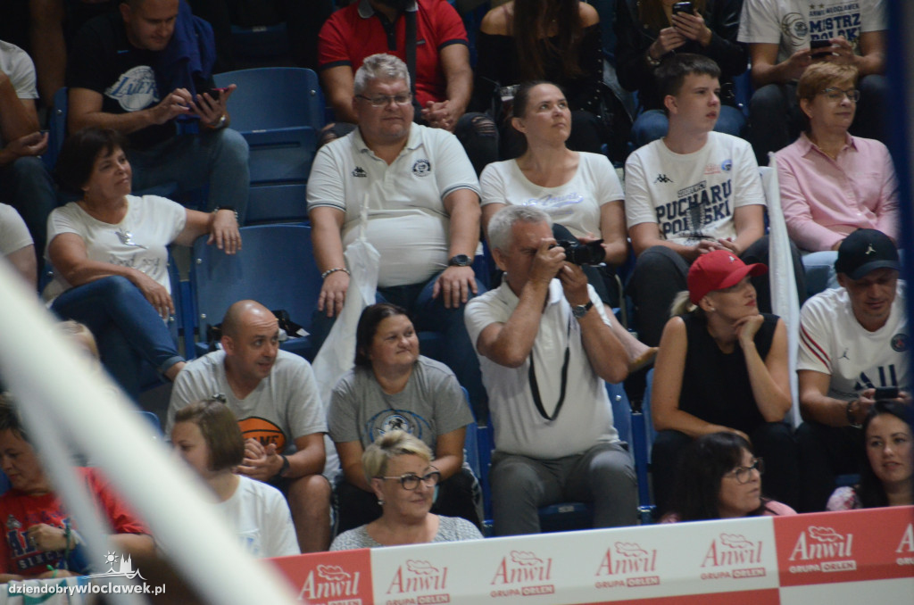 Kibice na Anwil Basketball Cup