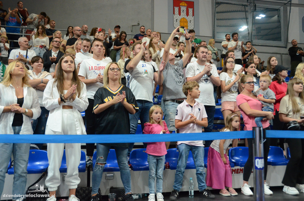 Kibice na Anwil Basketball Cup