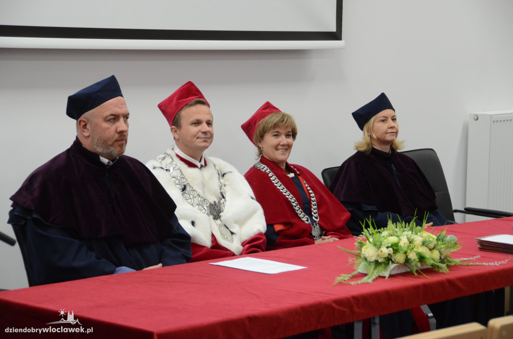 Uroczystości rozdania dyplomów absolwentom PUZ