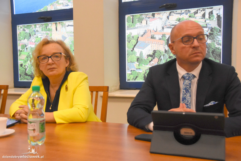 Nadzwyczajna sesja rady miejskiej ws. szpitala