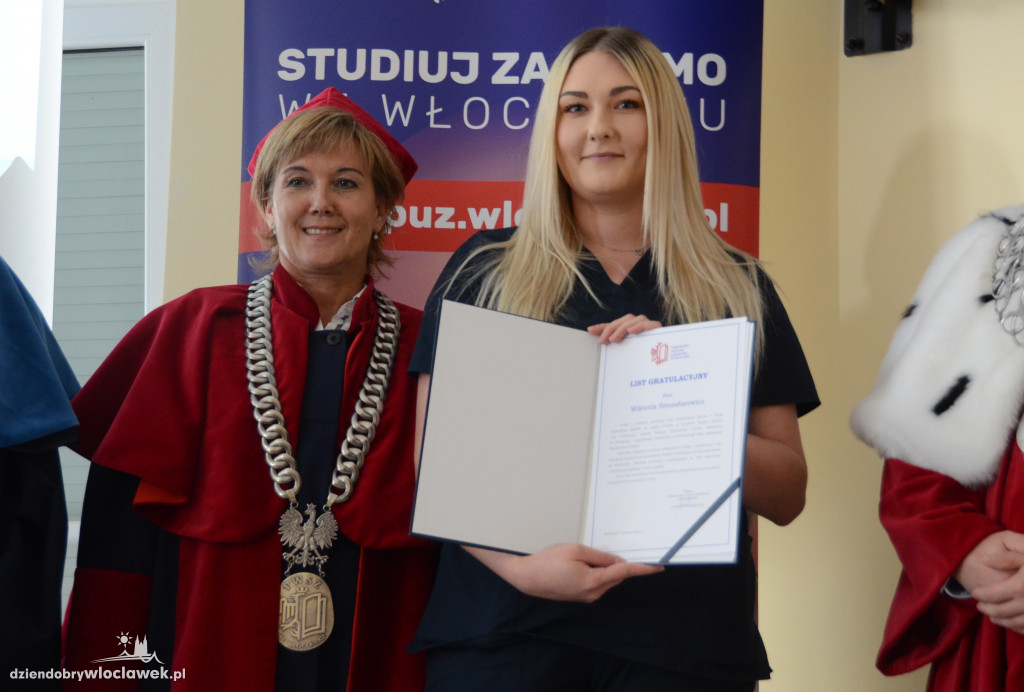 PUZ: wręczenie dyplomów absolwentom kierunku pielęgniarstwo