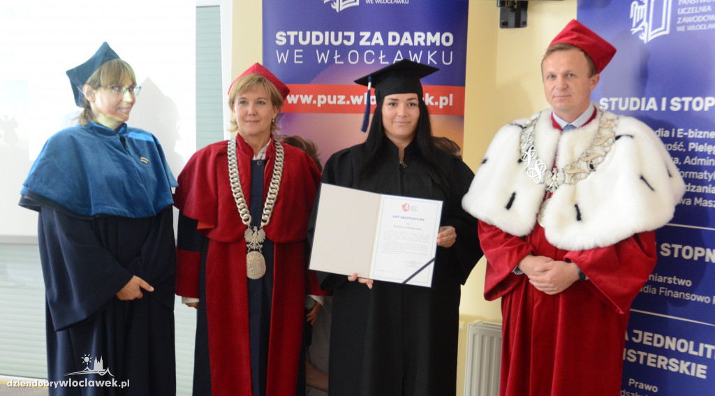 PUZ: wręczenie dyplomów absolwentom kierunku pielęgniarstwo