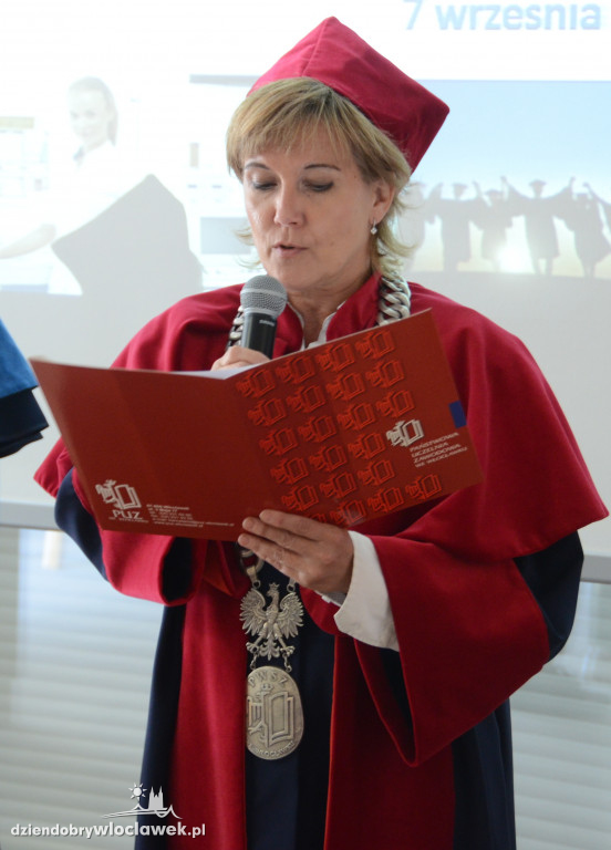 PUZ: wręczenie dyplomów absolwentom kierunku pielęgniarstwo