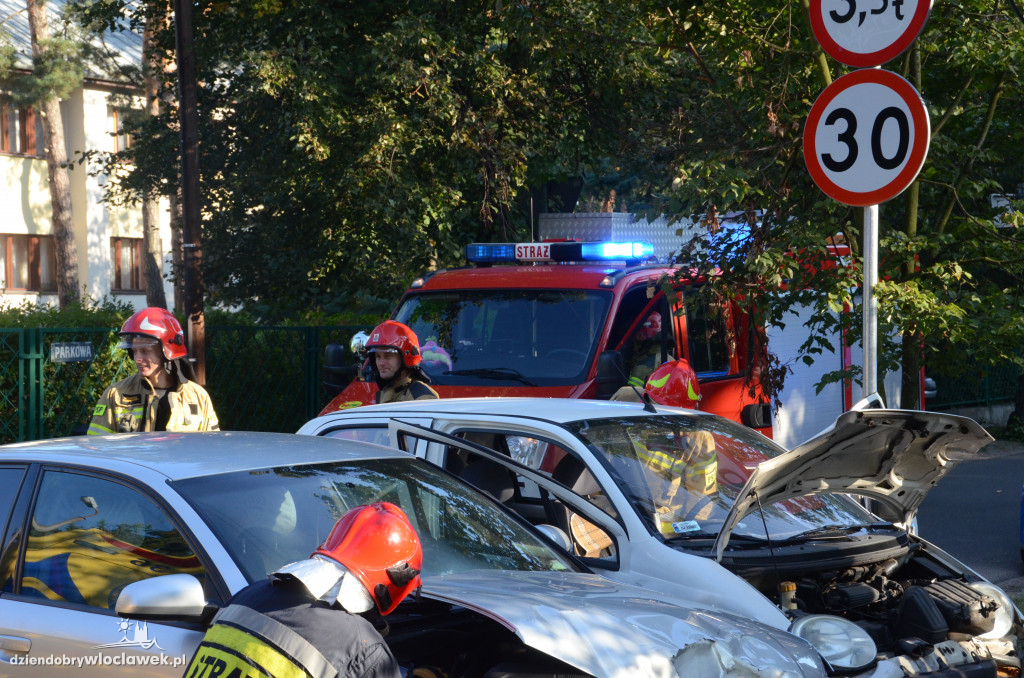 Zderzenie dwóch samochodów w Michelinie
