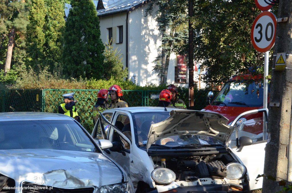 Zderzenie dwóch samochodów w Michelinie