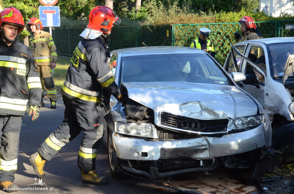 Zderzenie dwóch samochodów w Michelinie