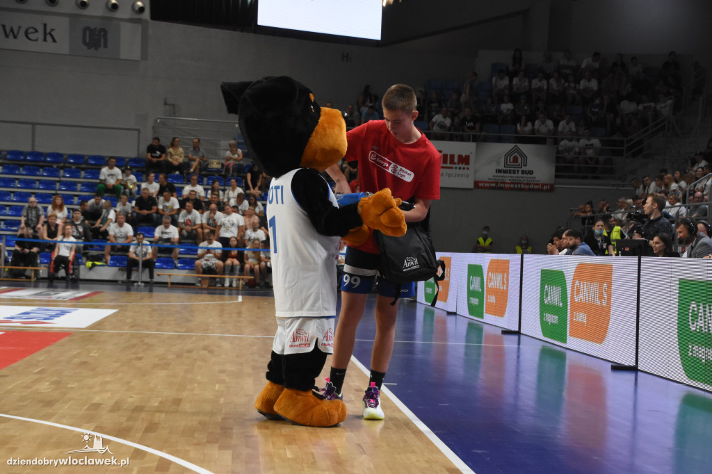 Cheerleaderki na meczu Anwilu Włocławek