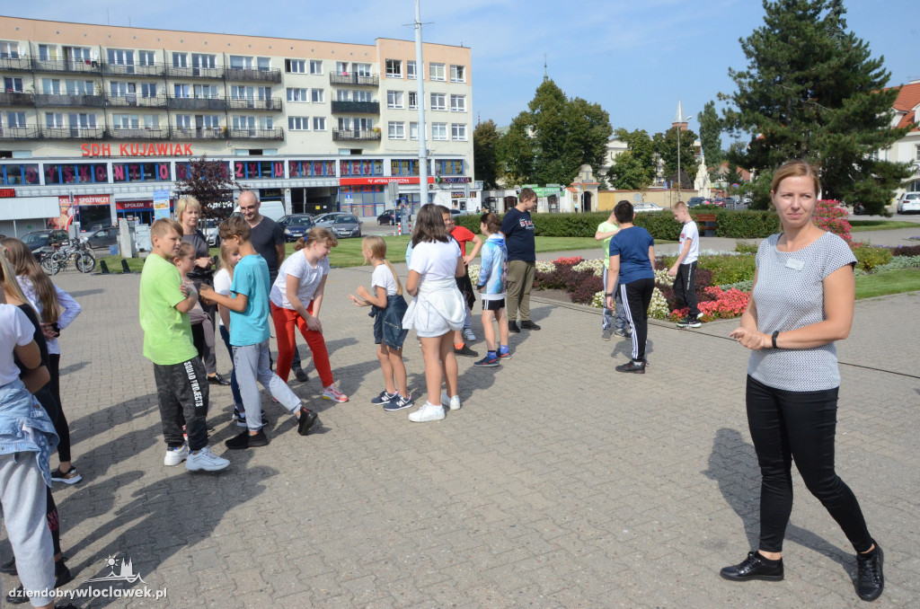 Dzieci Świata i piniata