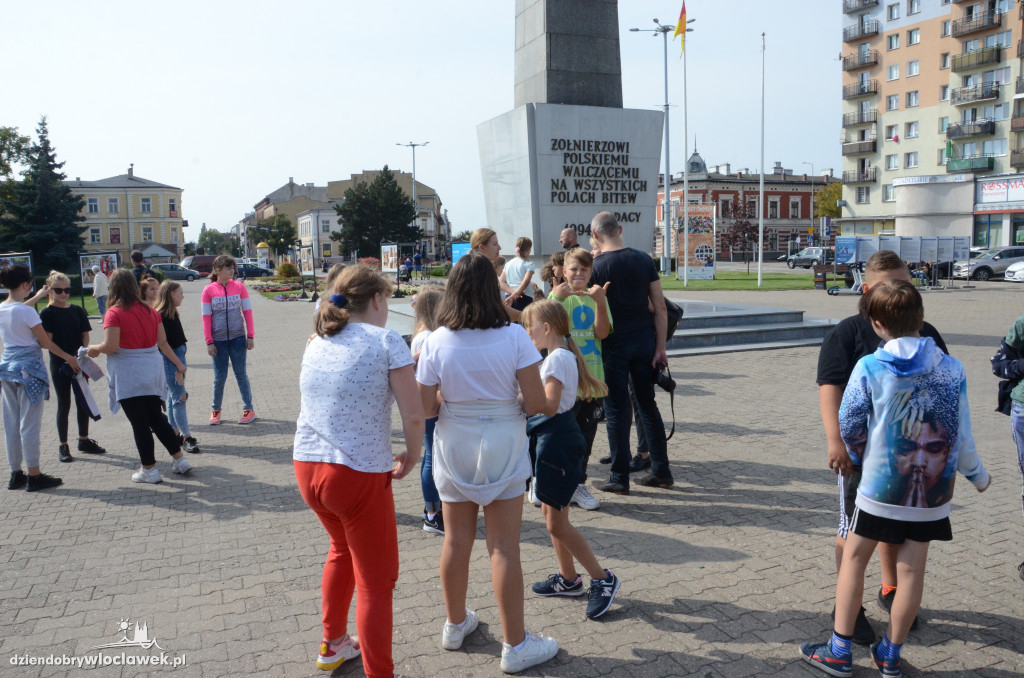 Dzieci Świata i piniata