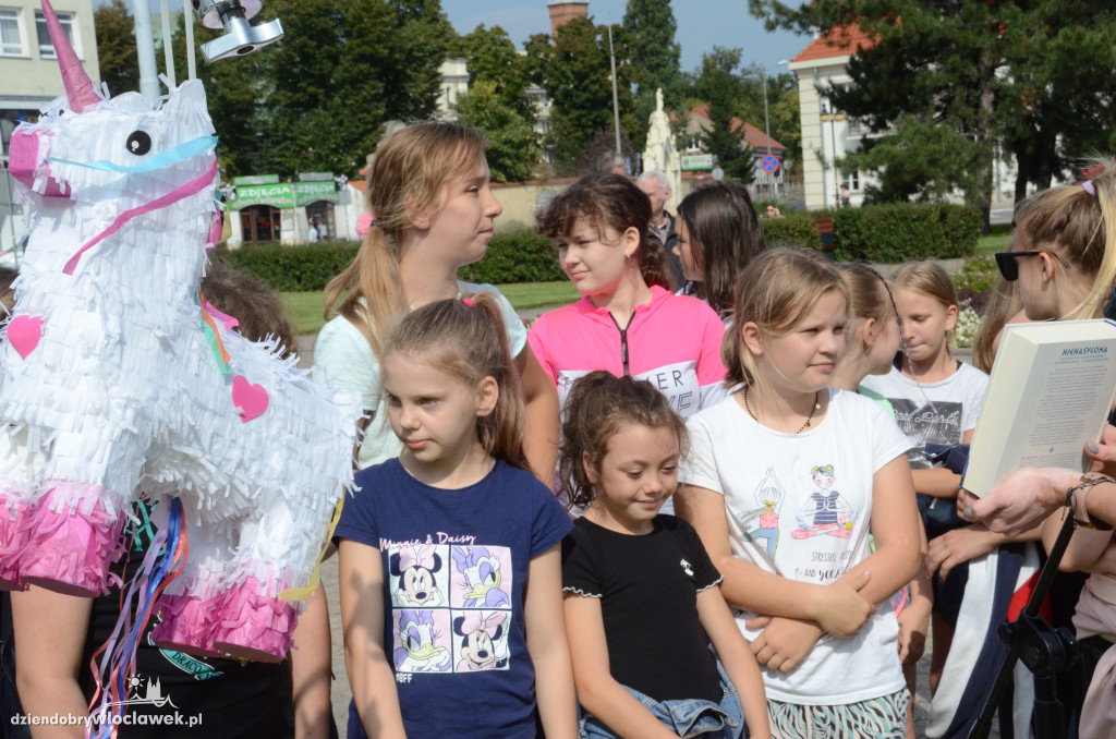 Dzieci Świata i piniata
