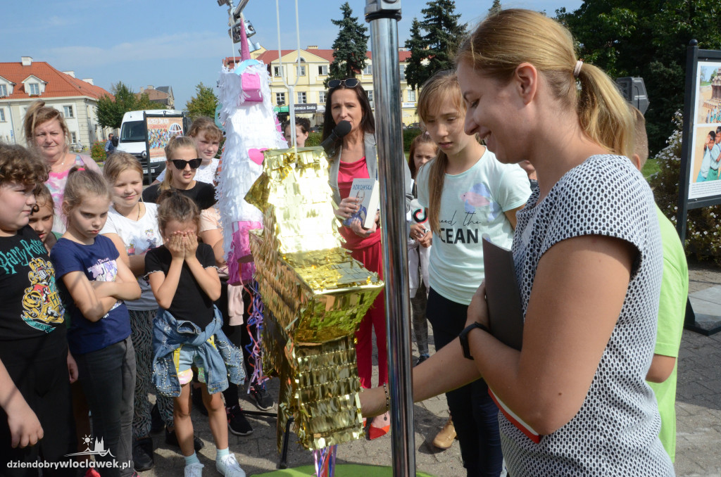 Dzieci Świata i piniata