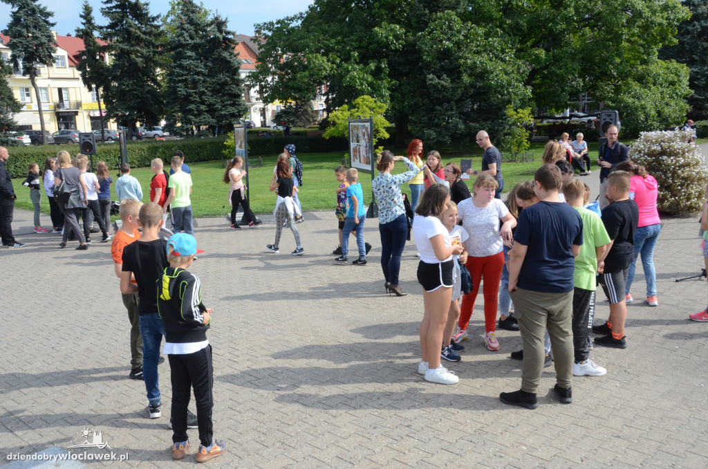 Dzieci Świata i piniata