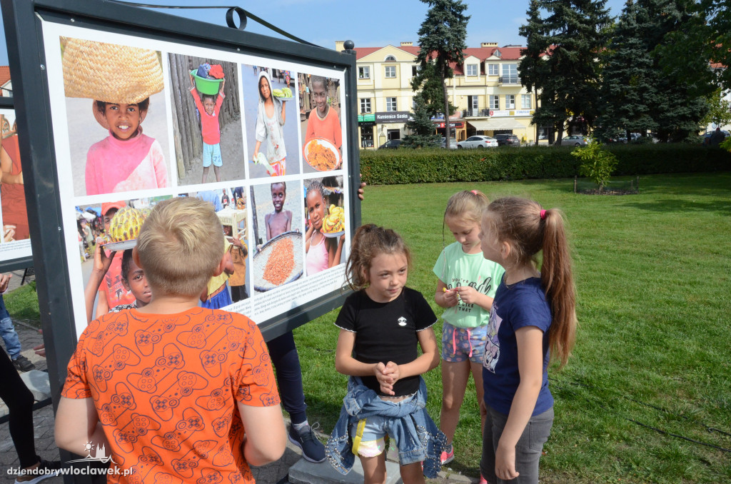Dzieci Świata i piniata