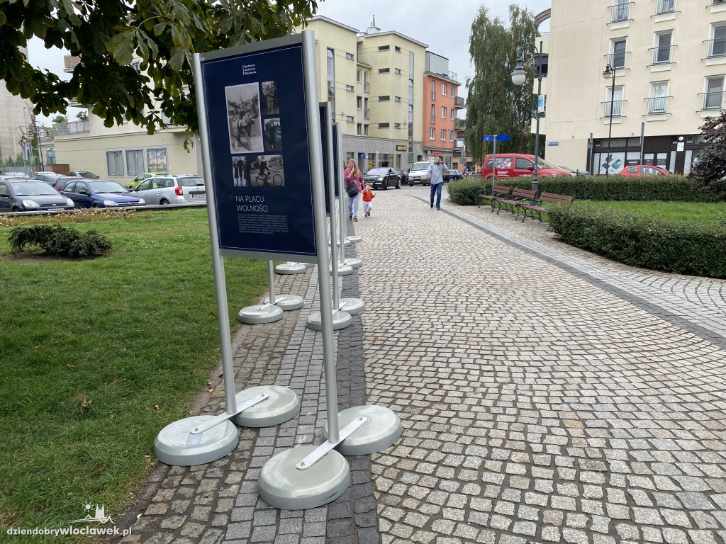 Wystawa na skwerze przed ratuszem