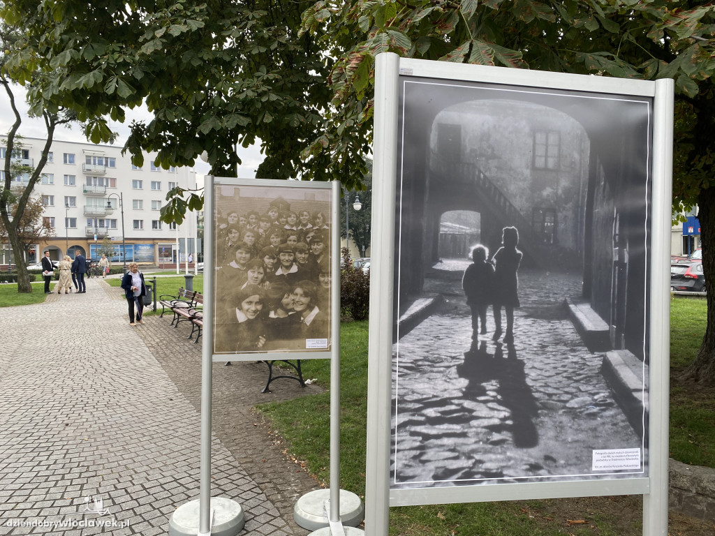 Wystawa na skwerze przed ratuszem