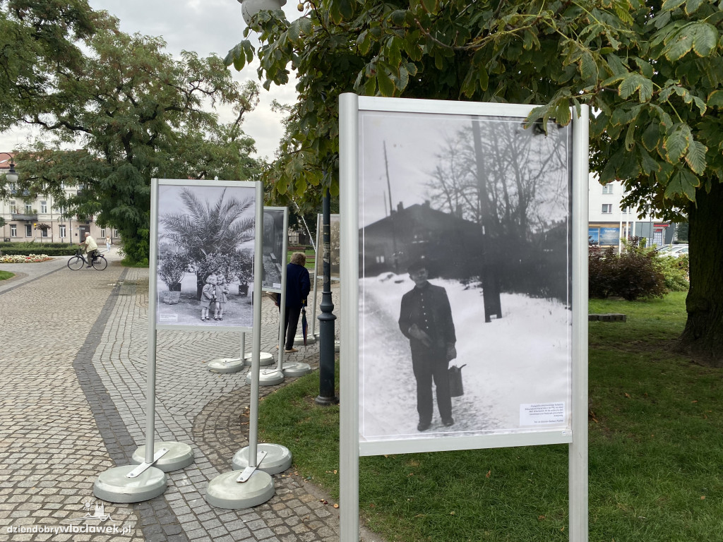 Wystawa na skwerze przed ratuszem