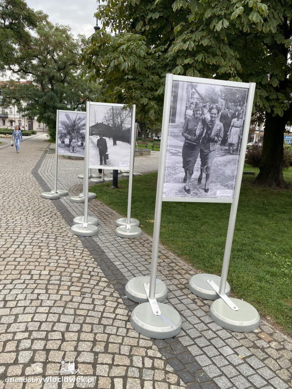 Wystawa na skwerze przed ratuszem