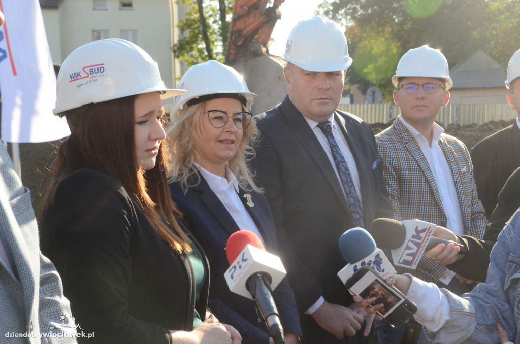 Uroczyste wbicie łopaty przy budowie PCZ