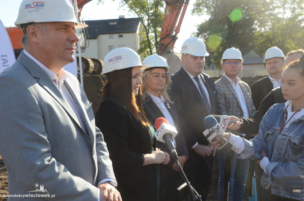 Uroczyste wbicie łopaty przy budowie PCZ