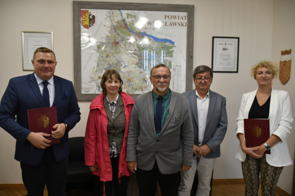 Starosta podpisał umowę na projekt drogi Lubraniec-Kruszynek
