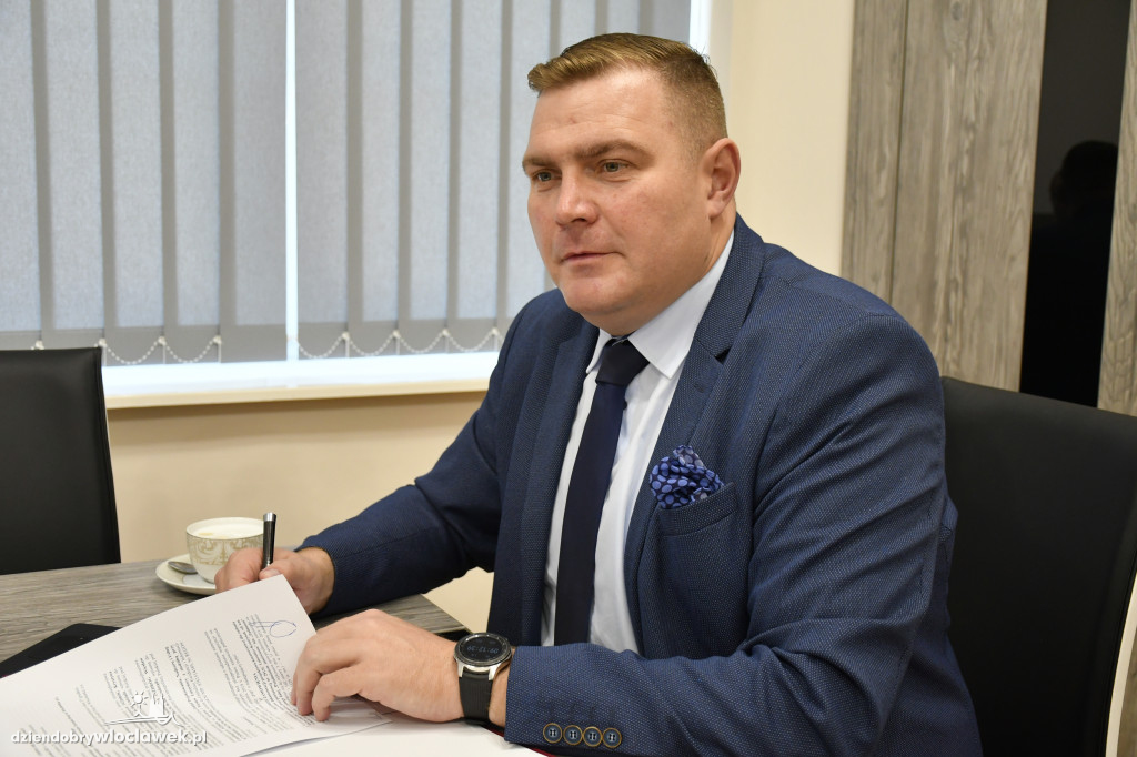 Starosta podpisał umowę na projekt drogi Lubraniec-Kruszynek