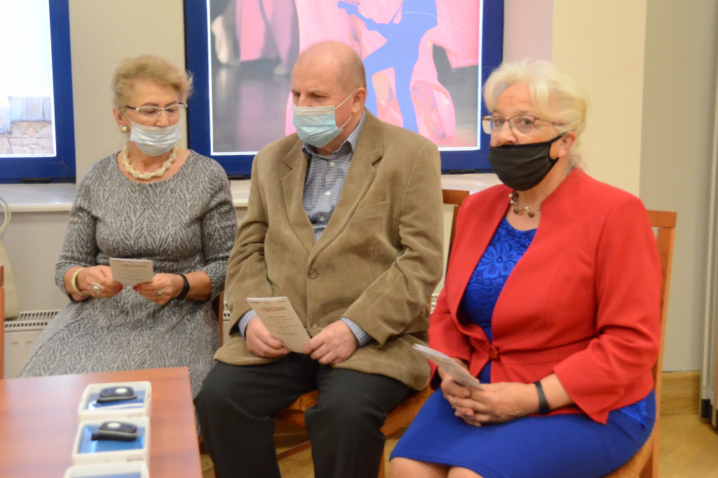 Seniorzy dostali bransoletki życia