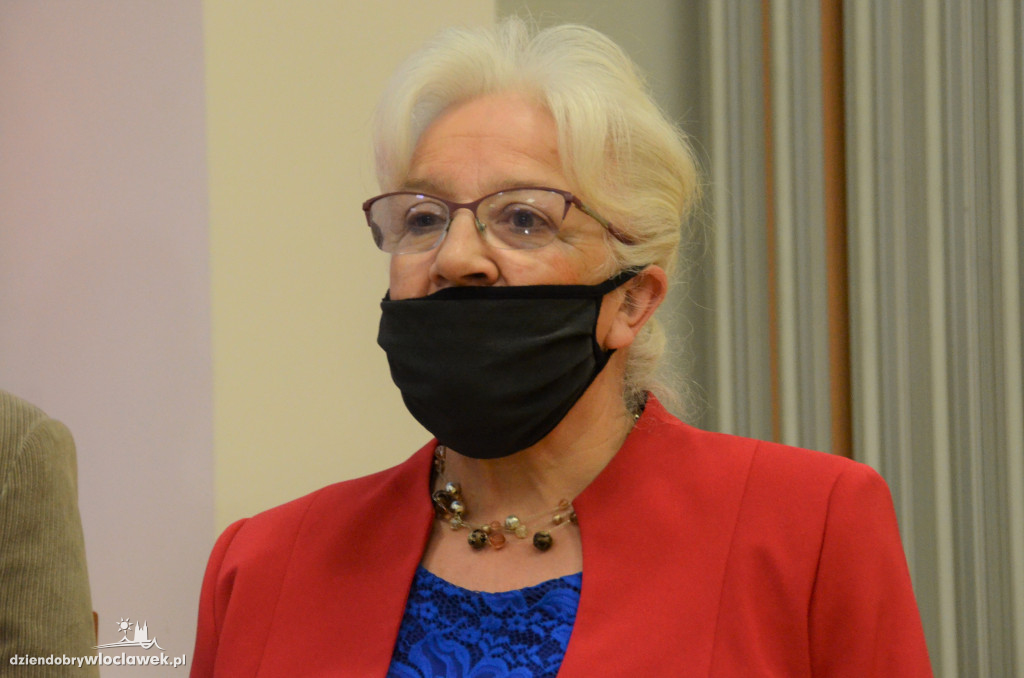 Seniorzy dostali bransoletki życia