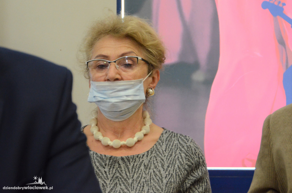 Seniorzy dostali bransoletki życia