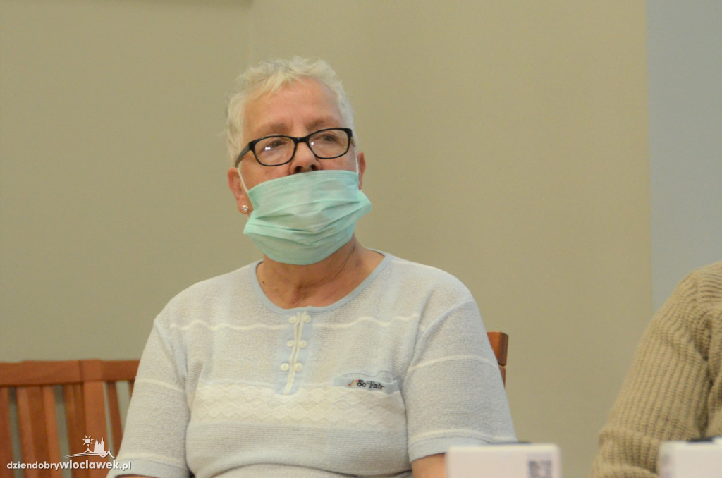 Seniorzy dostali bransoletki życia
