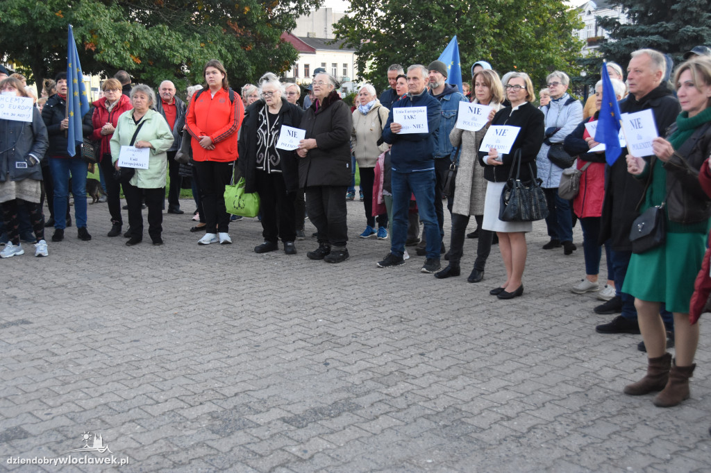 Chcą Polski w UE. Manifestacja na pl. Wolności