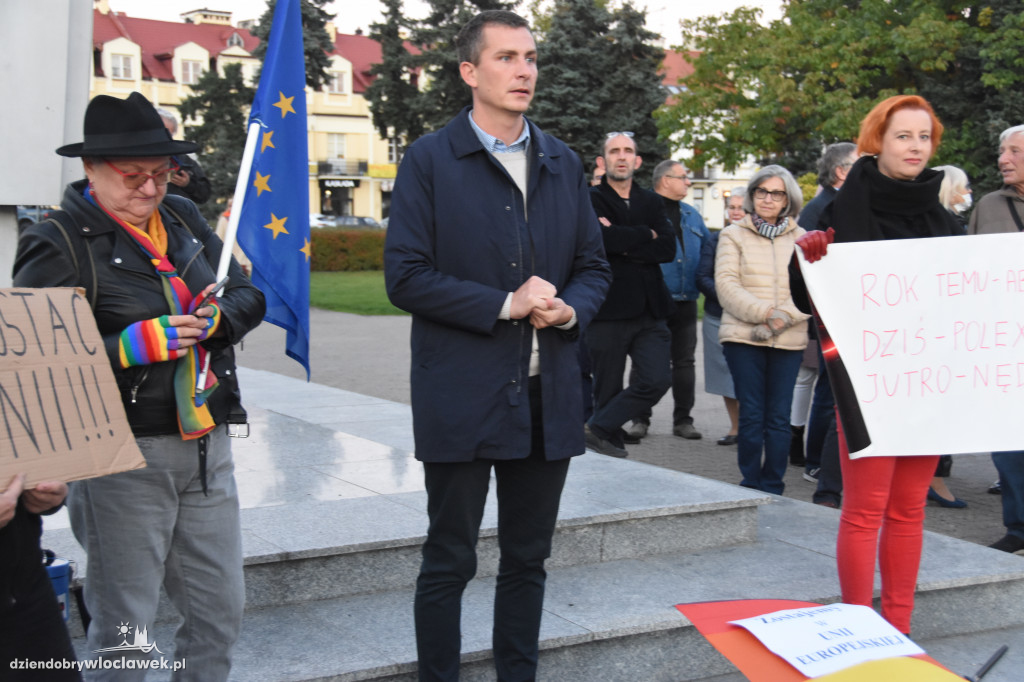 Chcą Polski w UE. Manifestacja na pl. Wolności