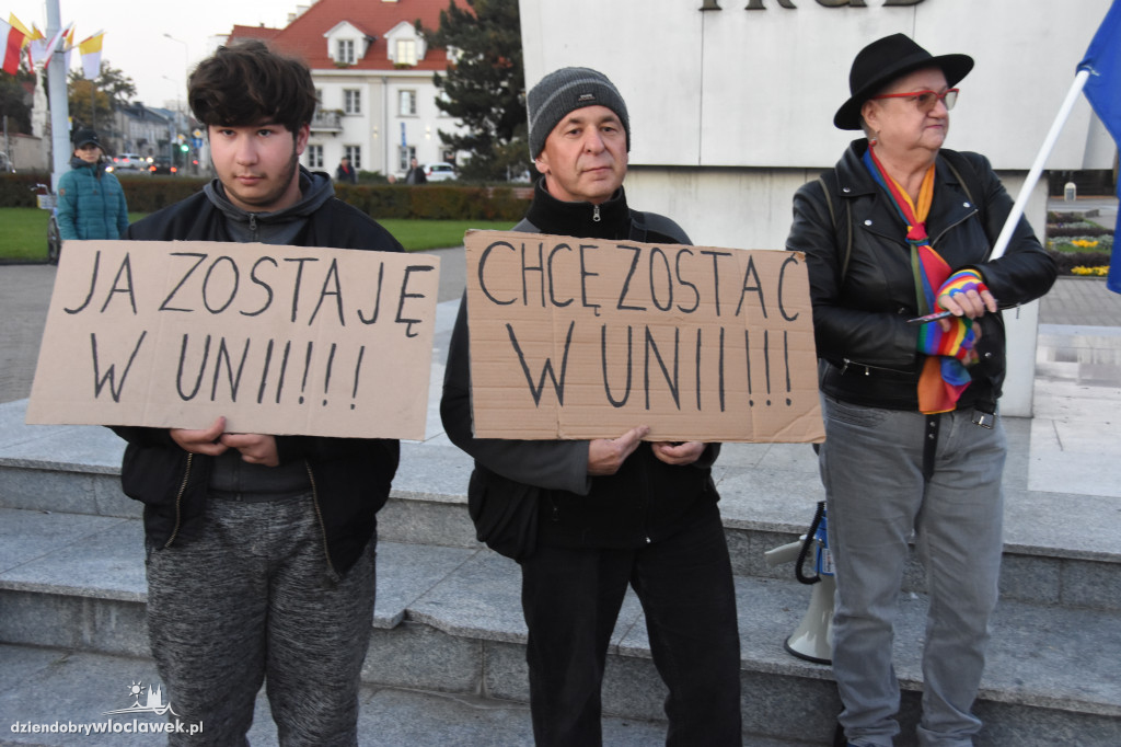 Chcą Polski w UE. Manifestacja na pl. Wolności