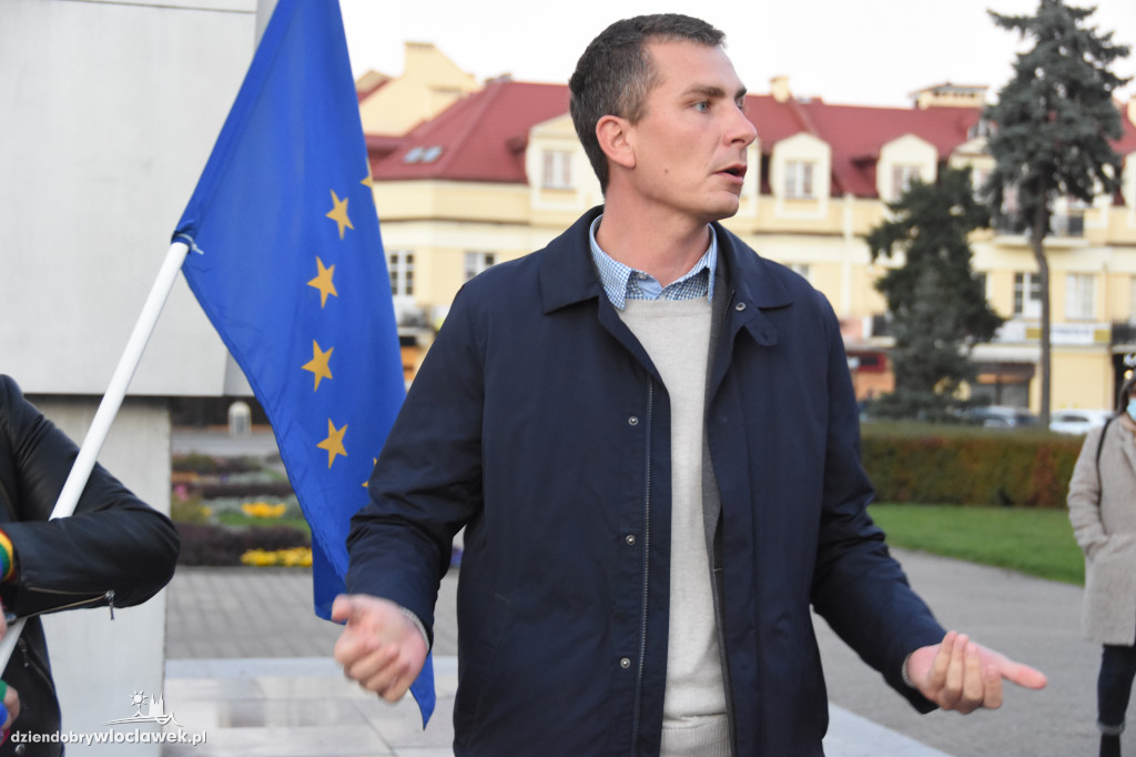 Chcą Polski w UE. Manifestacja na pl. Wolności