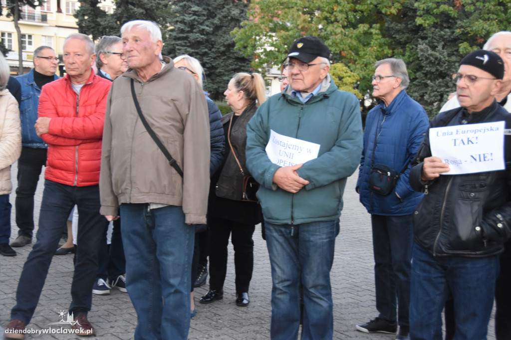 Chcą Polski w UE. Manifestacja na pl. Wolności