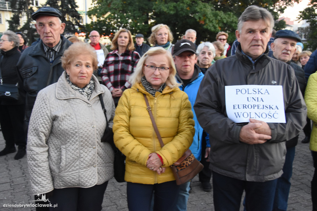 Chcą Polski w UE. Manifestacja na pl. Wolności