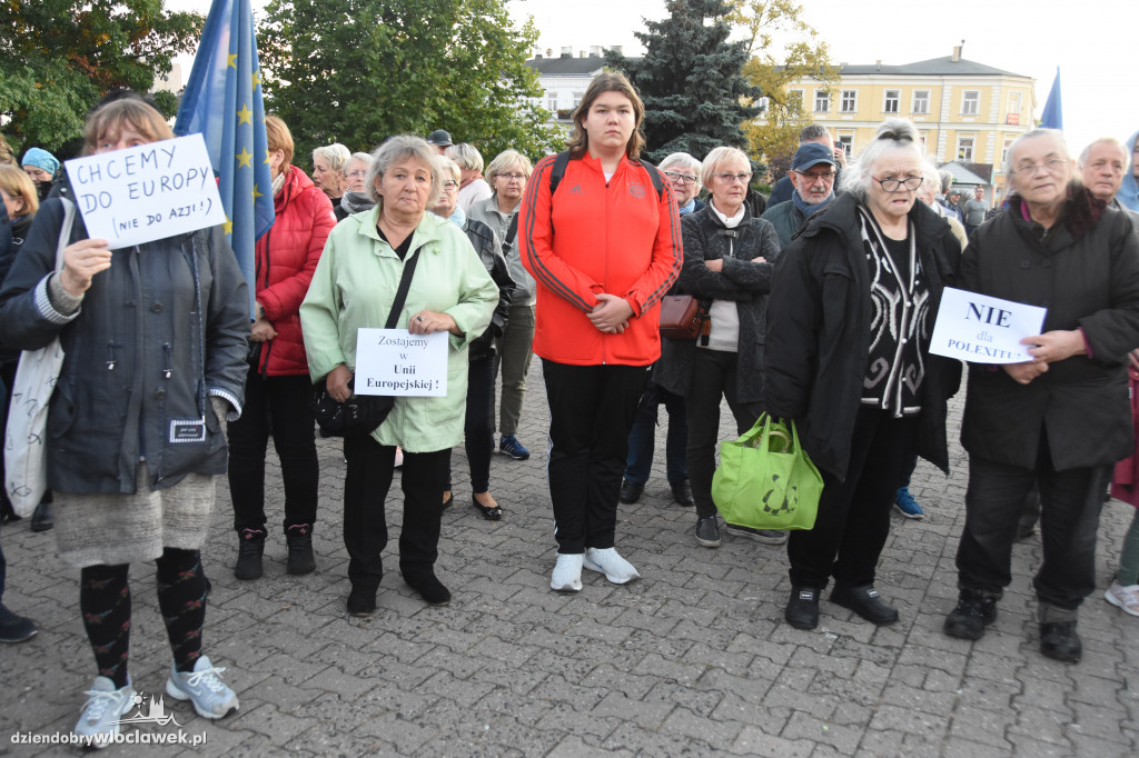 Chcą Polski w UE. Manifestacja na pl. Wolności