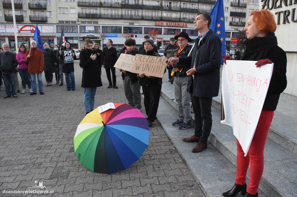 Chcą Polski w UE. Manifestacja na pl. Wolności