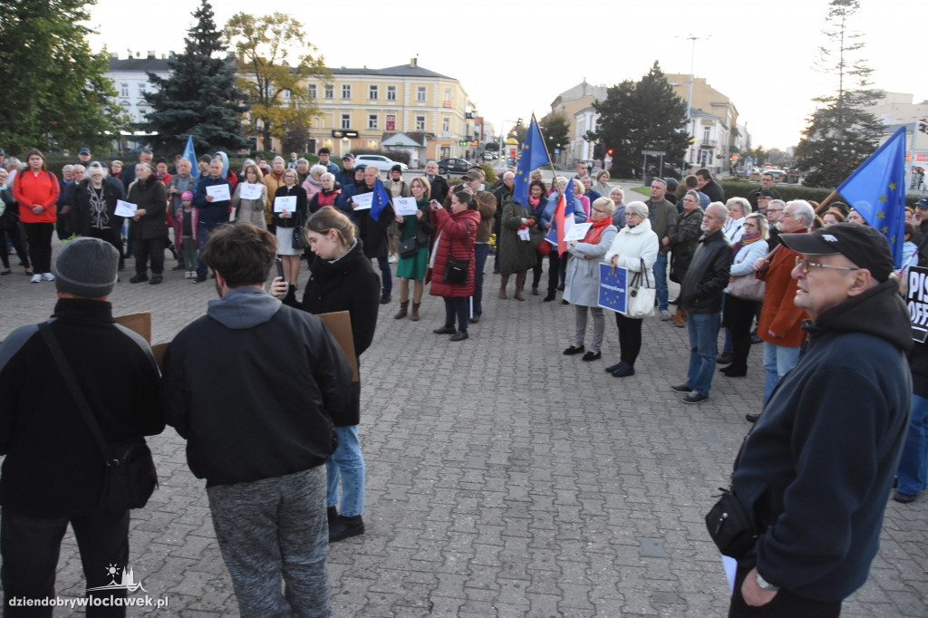 Chcą Polski w UE. Manifestacja na pl. Wolności